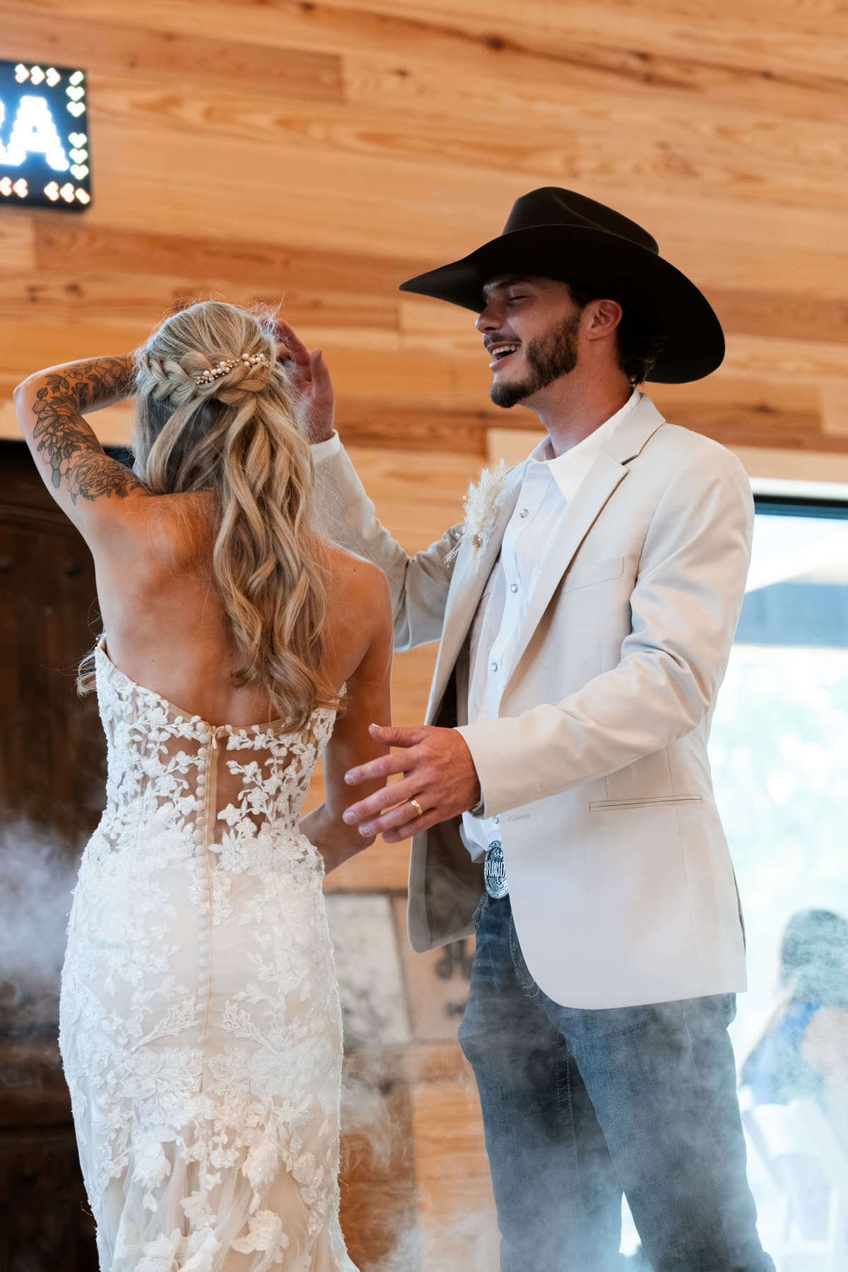 The first dance in a low cloud of fog inside the hall
